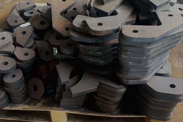 山東激光切割加工機(jī)在工作中需要注意些什么呢