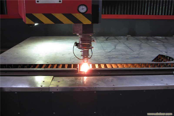 山東激光切割有關(guān)激光對(duì)人體的危害有哪些?